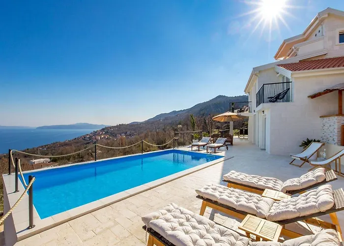 Corichi With Swimming Pool Opatija
