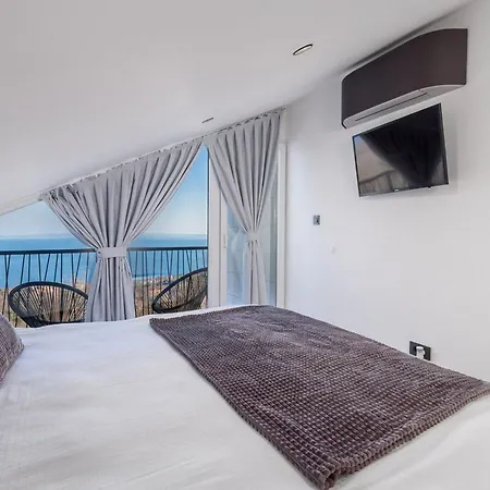 Villa Corichi With Swimming Pool Opatija