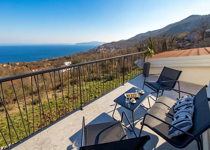 Corichi With Swimming Pool Vila Opatija