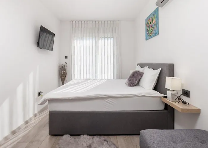 וילה Corichi With Swimming Pool אופטיה