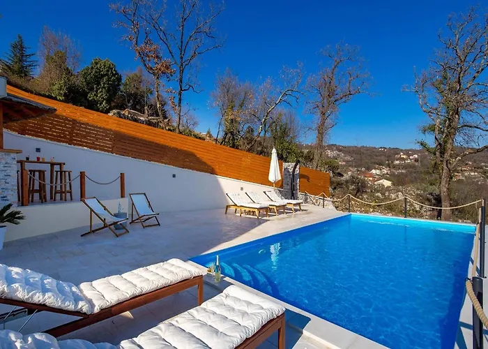Corichi With Swimming Pool Vila