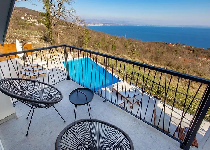 Corichi With Swimming Pool Vila Opatija