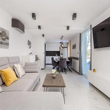 Corichi With Swimming Pool Villa *