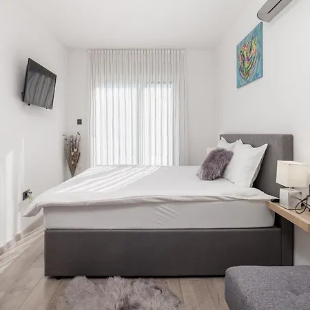 Villa Corichi With Swimming Pool Opatija